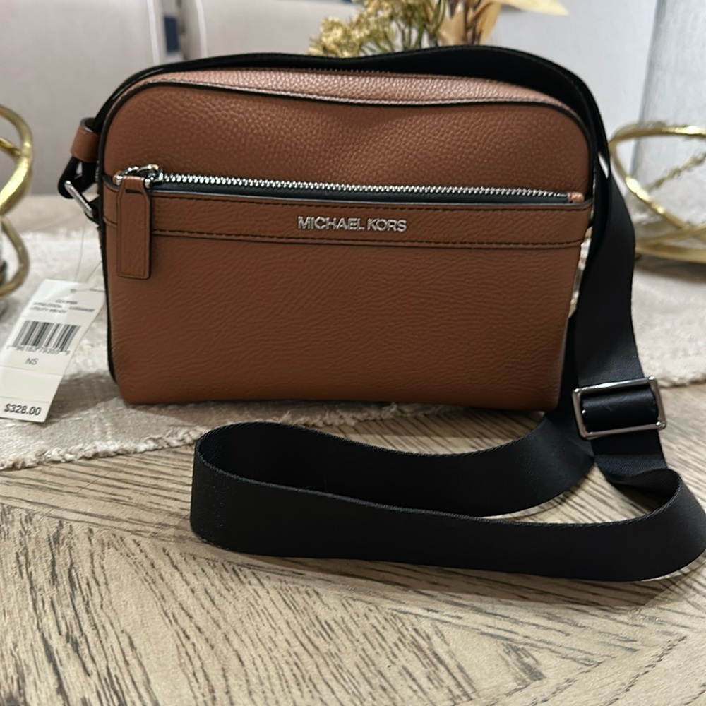 UNISEX Michael Kors Men's Brown Crossbody Bag
♥️